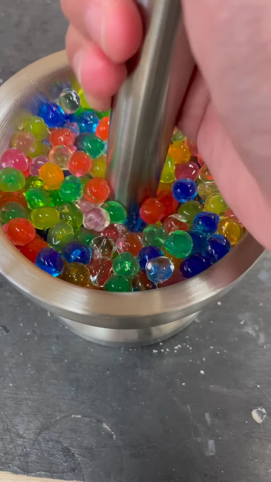 水分を吸ったぷよぷよボール