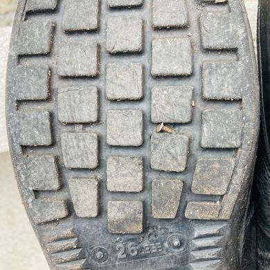 安全靴の底に突き刺さっていたクギ