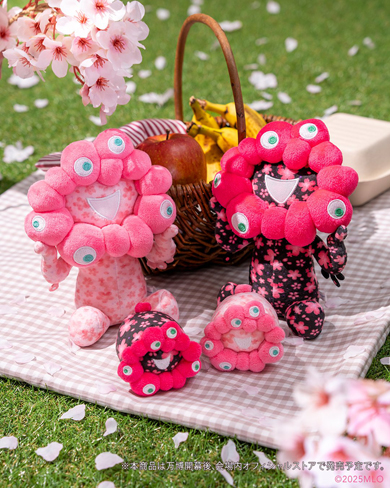 ミャクミャク様と一緒にお花見！ 花柄の万博公式グッズに反響