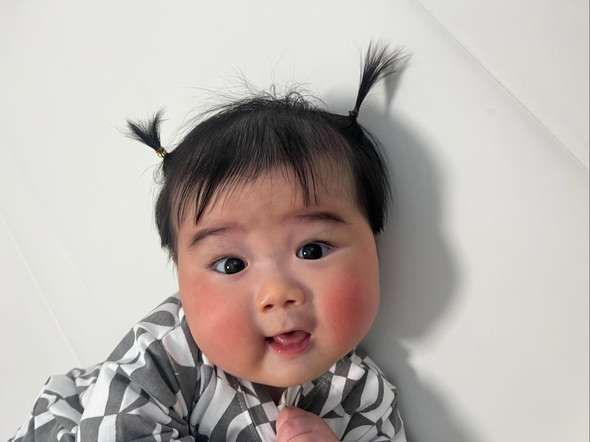 正面を向いている赤ちゃん
