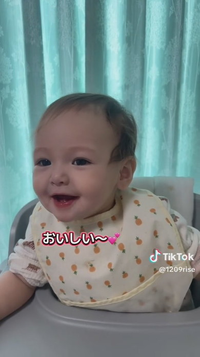 後追いする赤ちゃん