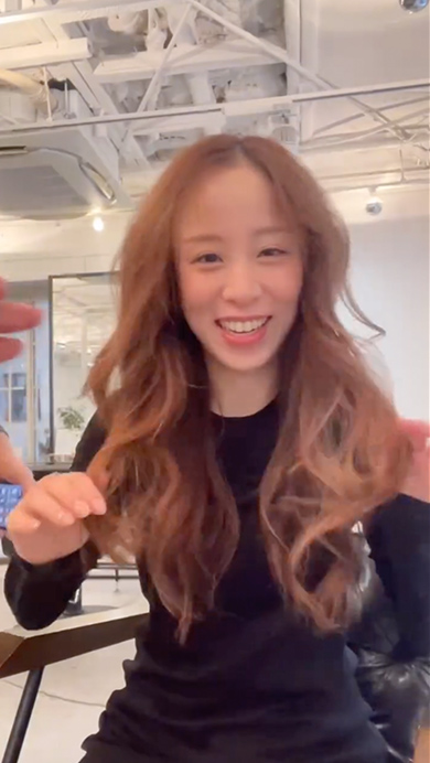 ロングヘアの女性が結婚式に向けて大変身