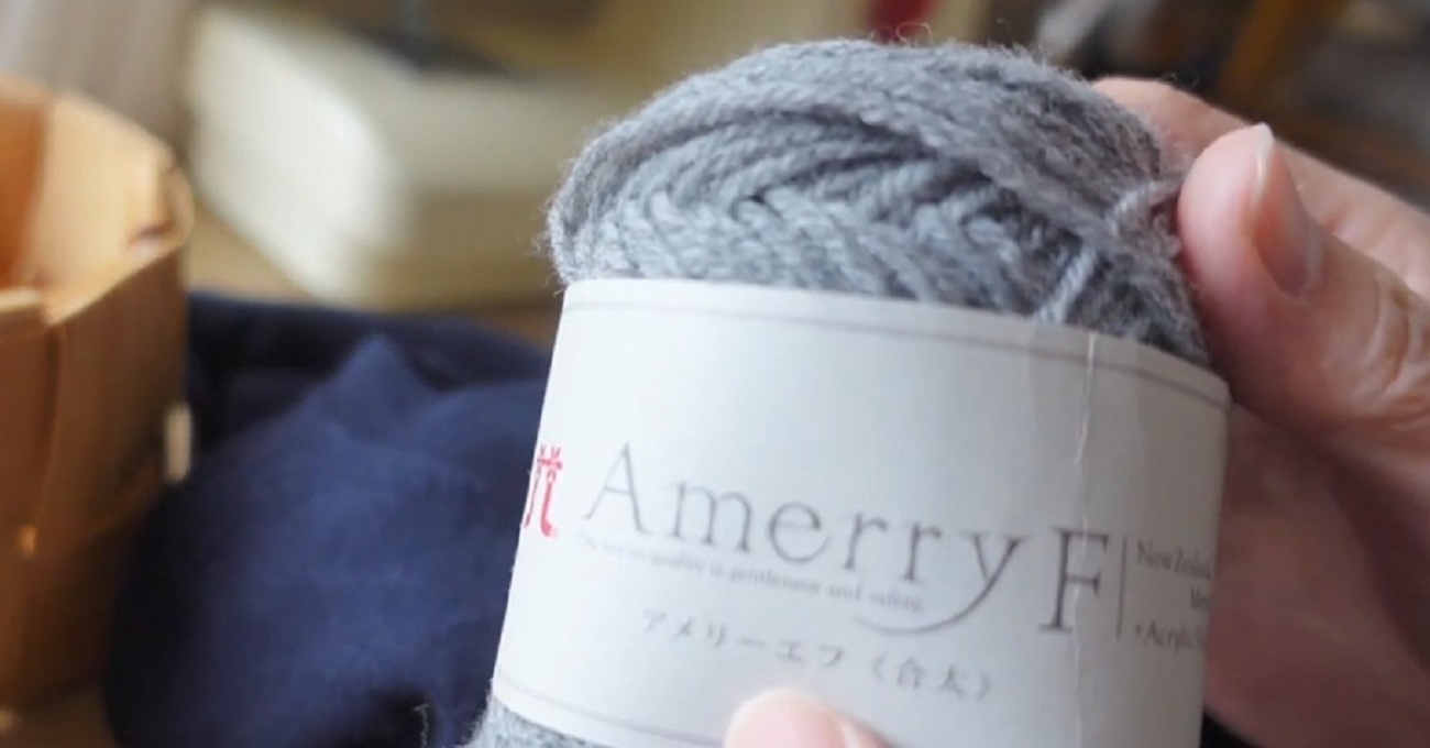 夫が着ないユニクロのセーターに、毛糸をザクザク縫うだけで……　「これは素敵」驚きのリメイクに「めちゃくちゃかわいい」（1/3） | ライフスタイル ねとらぼ