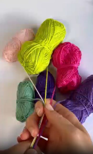 5種類の毛糸を使用します