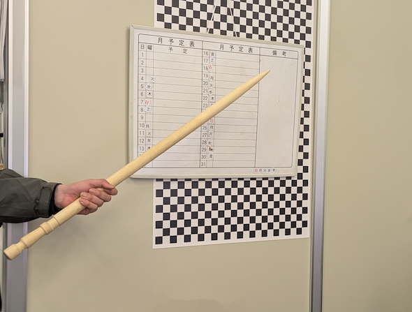 巨大つまようじを指示棒に