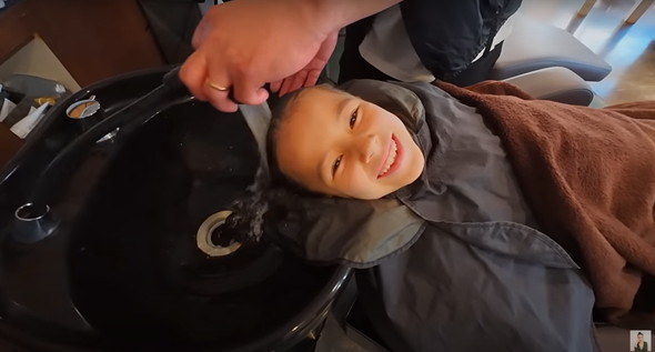 ハーフの女の子が美容室へ