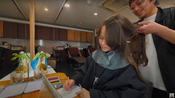 ハーフの女の子が美容室へ