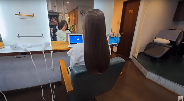 ハーフの女の子が美容室へ