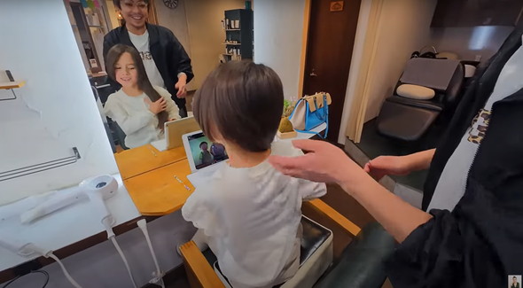 ハーフの女の子が美容室へ