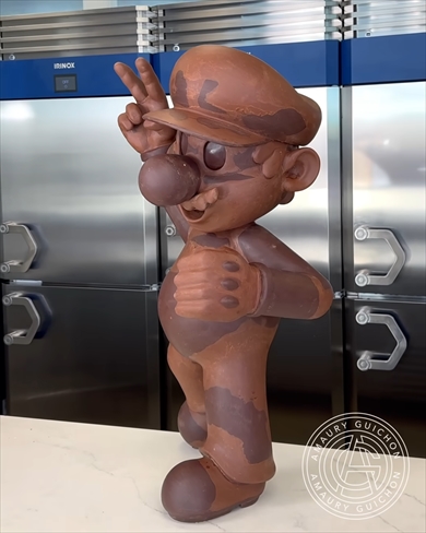 チョコレートで作りマリオの彫刻