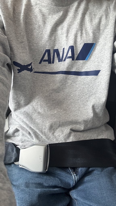 ANAのシャツでJAL機に搭乗
