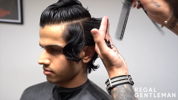 天然パーマに悩む青年が美容院で大変身