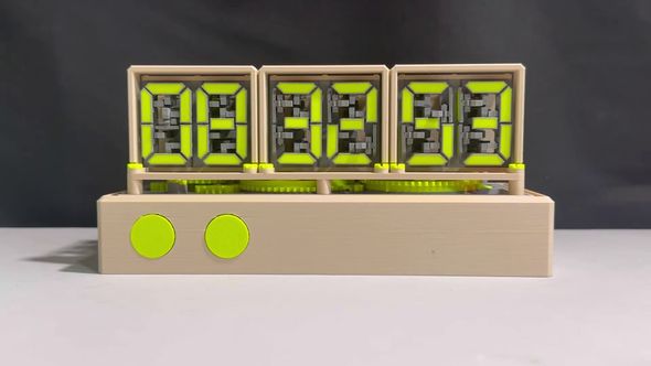 デジタル時計のように見える機械式の7セグメントディスプレイ時計