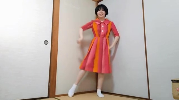 ワンピースを着た女性