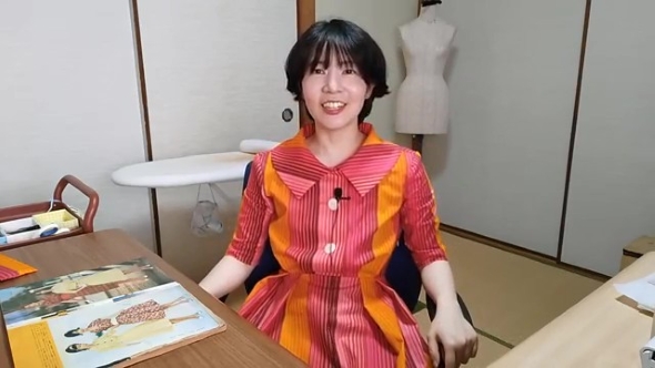 ワンピースを着た女性