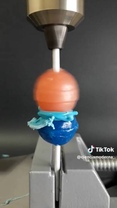 高速回転させたキャンディーをキャンディーにぶつけたら