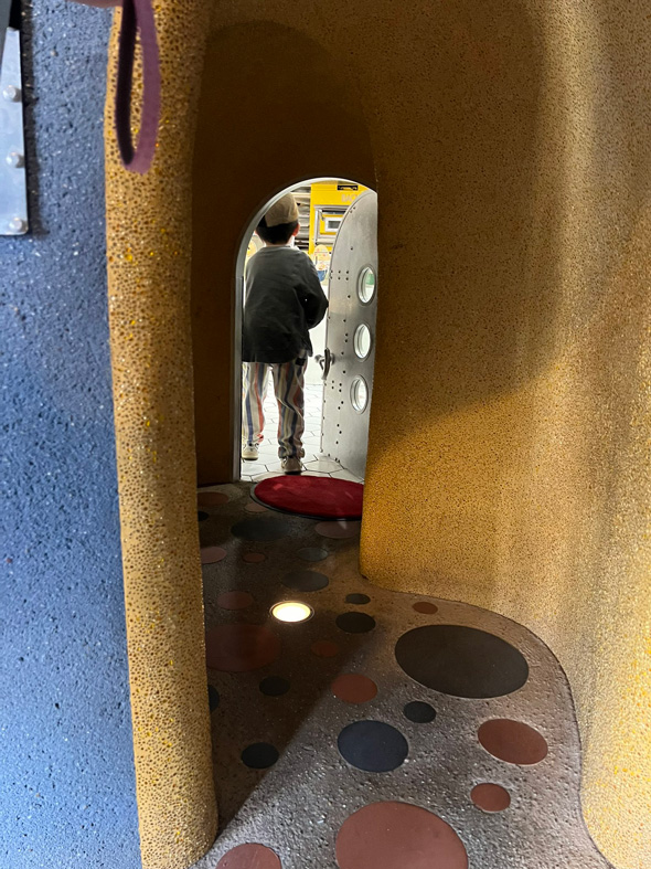 子どもしか入れない 洋菓子店 大人立入禁止 未来製作所 小学生以下