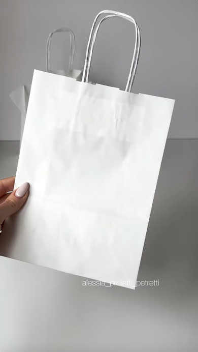 白い紙袋