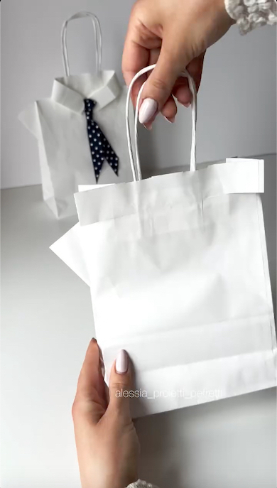 まちを引き出して折っている様子