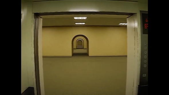 荷物用エレベーターに乗った恐怖映像