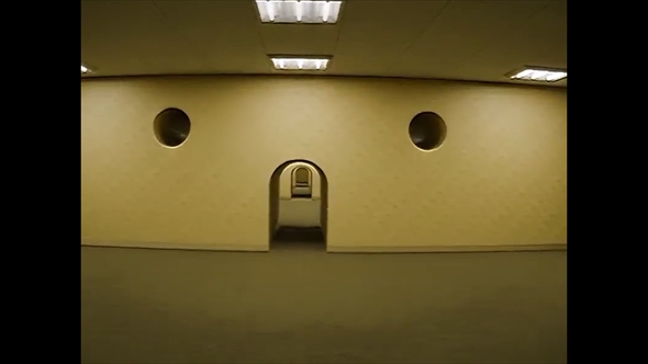 荷物用エレベーターに乗った恐怖映像