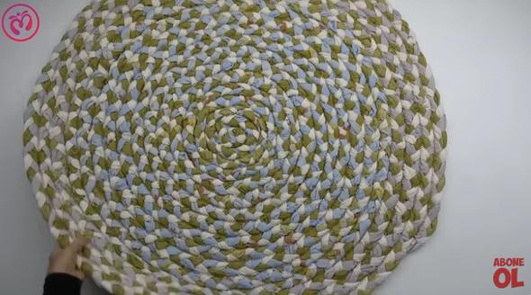 三つ編みにした紐をミシン縫い