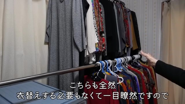 オープンクローゼットの服