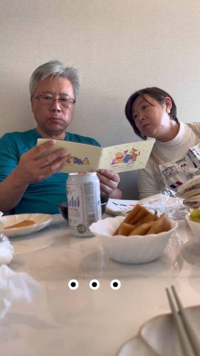両親に感動の妊娠報告