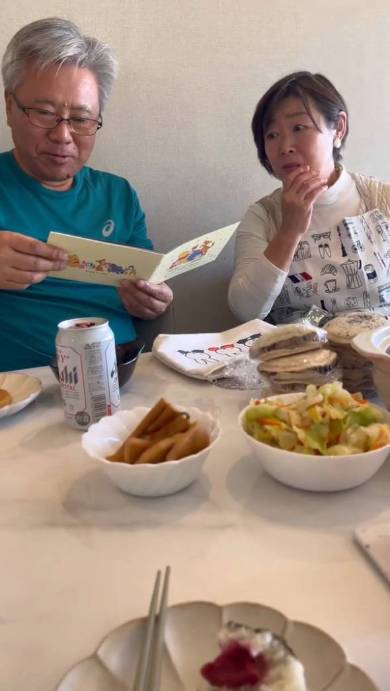 両親に感動の妊娠報告