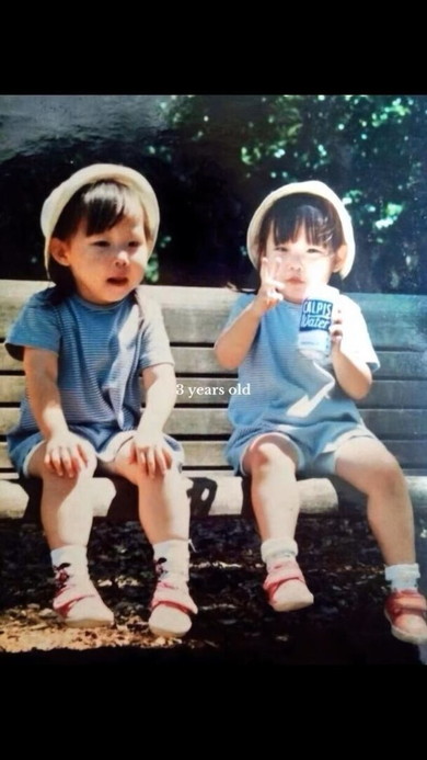 一卵性双子の姉妹