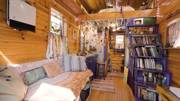 洪水で全てを失った人が1.7万ドルで建てた家