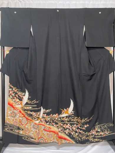 豪華な柄行きの着物をリメイク