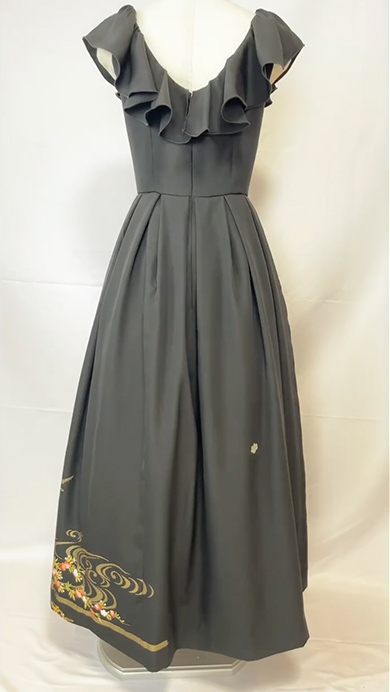 豪華な柄行きの着物をリメイク