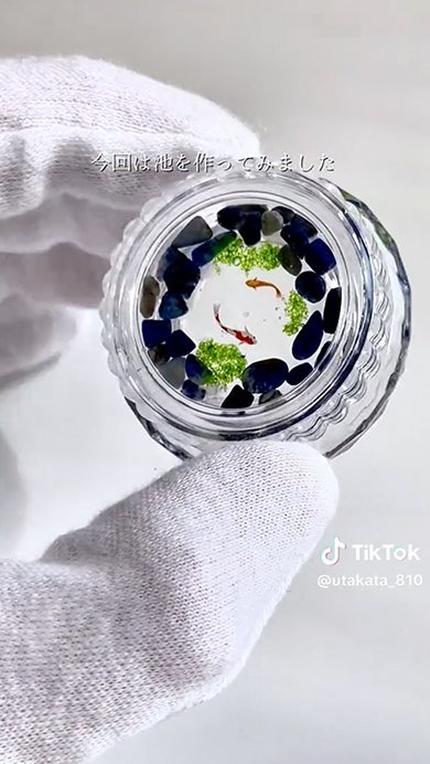 パーツの収納ケースを使ったレジン作品