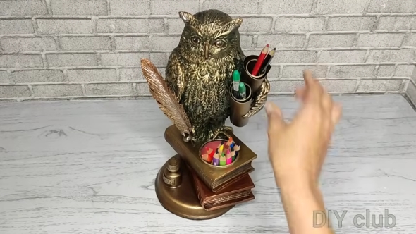 フクロウのデザインのペン立てが完成