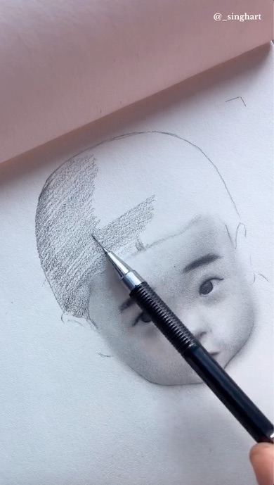 髪の毛を黒く塗るところ