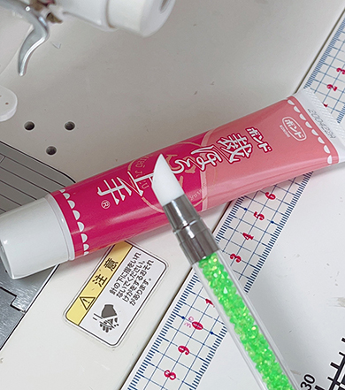 布用接着剤を塗るときに便利なグッズ