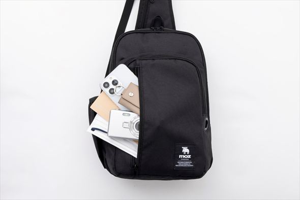 moz ONE SHOULDER BAG BOOK 縦に開くファスナーが付いた収納スペース