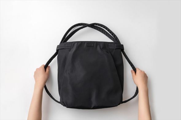 Y'SACCS 大ヒットバッグが限定デザインで登場! 2WAYショルダーリュックBOOK ストラップを引くと……