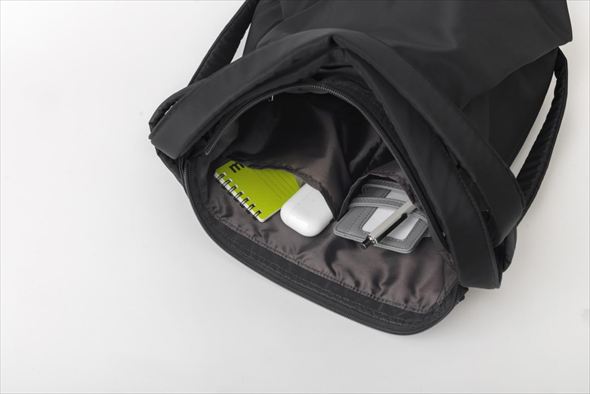 Y'SACCS 大ヒットバッグが限定デザインで登場! 2WAYショルダーリュックBOOK 内側にさらにポケット