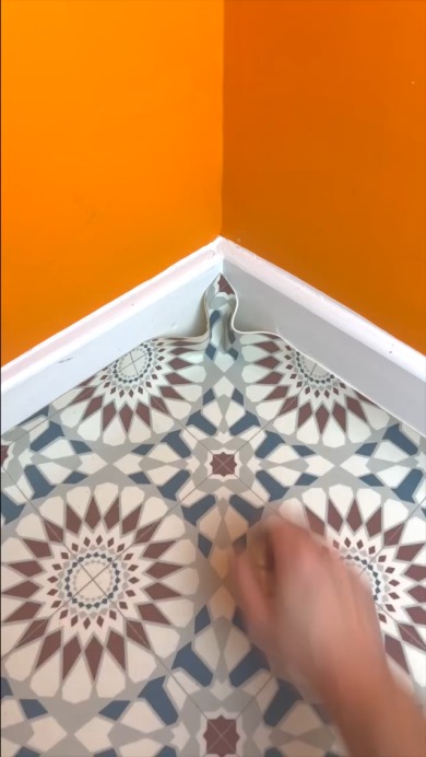 角にピッタリとカーペットを敷く方法