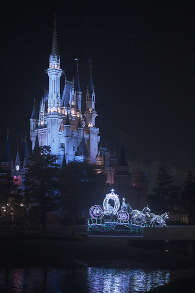 クラシック映画のようなシンデレラ城