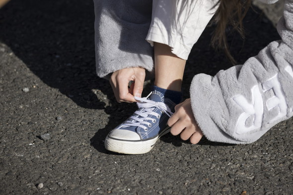 靴ひものスニーカー