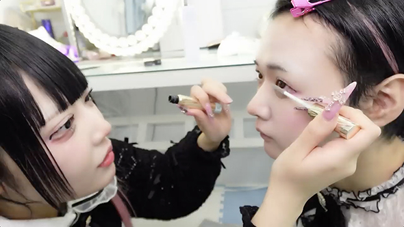 女装男子が“地雷女子”に地雷メイクをしてもらったら