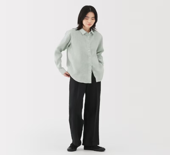 シンプルなデザインのシャツ