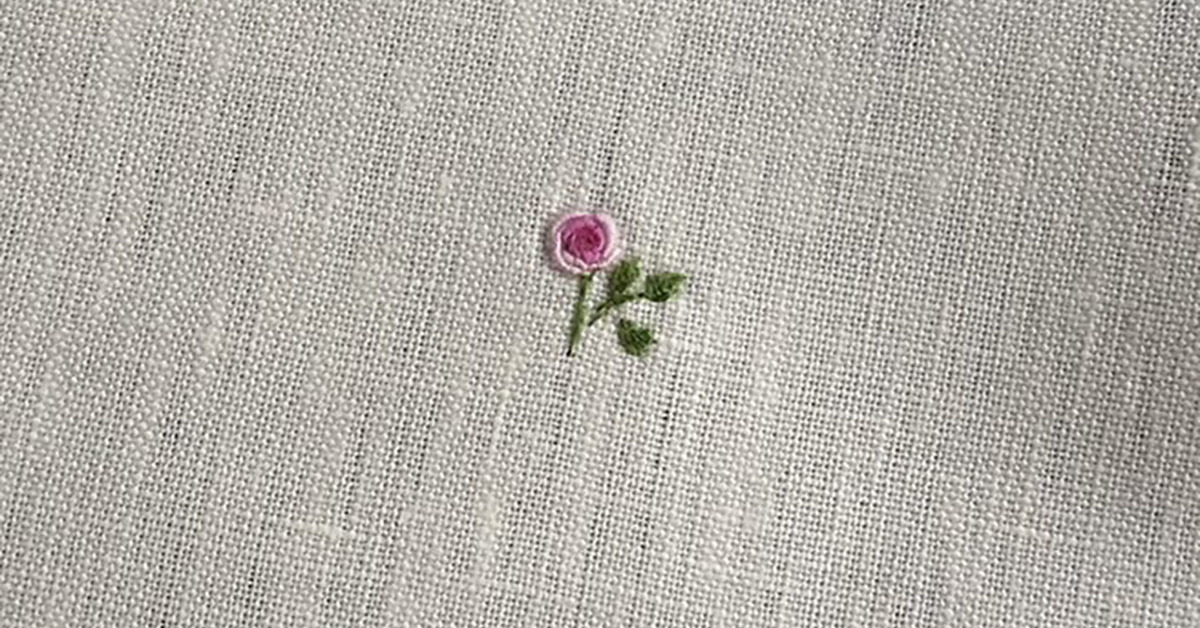 たった1輪の“小さな小さなバラ”の刺しゅう→1年後……　「うわー！」驚きの仕上がりに「根気に脱帽」「尊敬します」（1/3） | ライフスタイル ねとらぼ