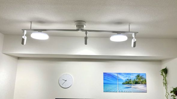 壁も照らせるようにした照明