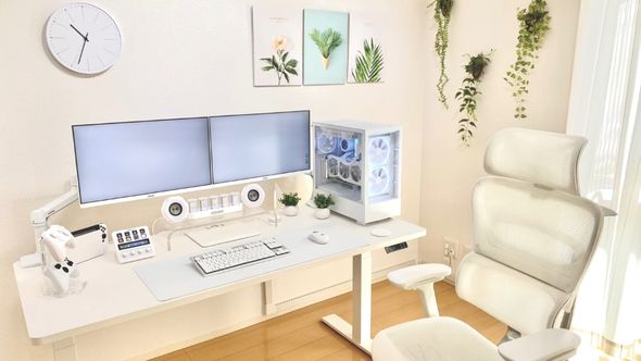 完成した白デスク環境