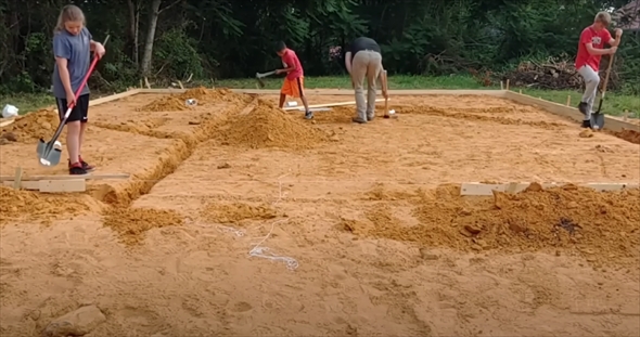 5万ドル以下で家を建てた一家