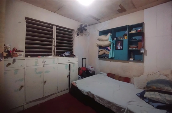 狭い寝室のスペースを活用する改装デザイン